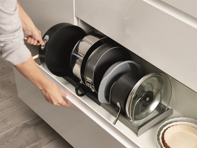 Utdragbar organiserare för kokkärl Joseph