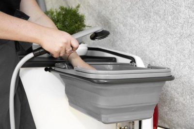 Isabella Duschmunstycke med Vattenpump