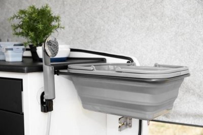 Isabella Duschmunstycke med Vattenpump